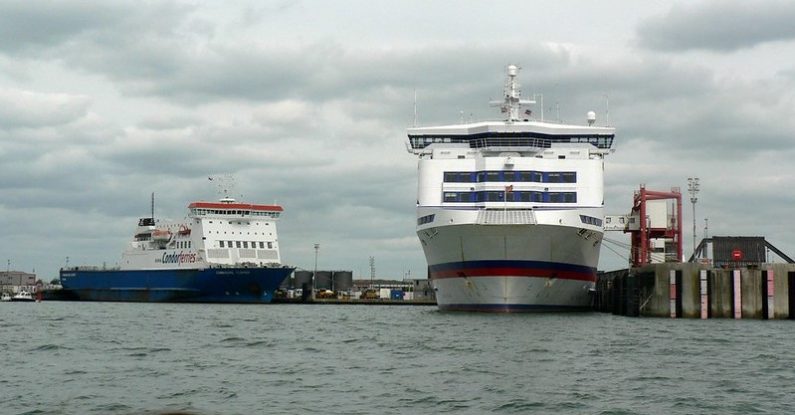 p&o ferries, crisis communication management, ferries in the harbour