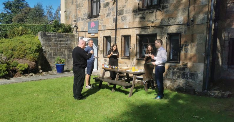 presentation course edinburgh, group of trainees having lunch outside